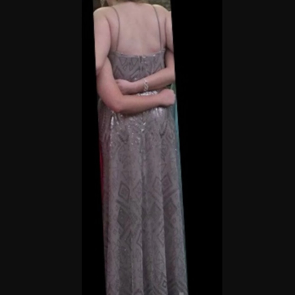 Formal Dress - Picture 3 of 7